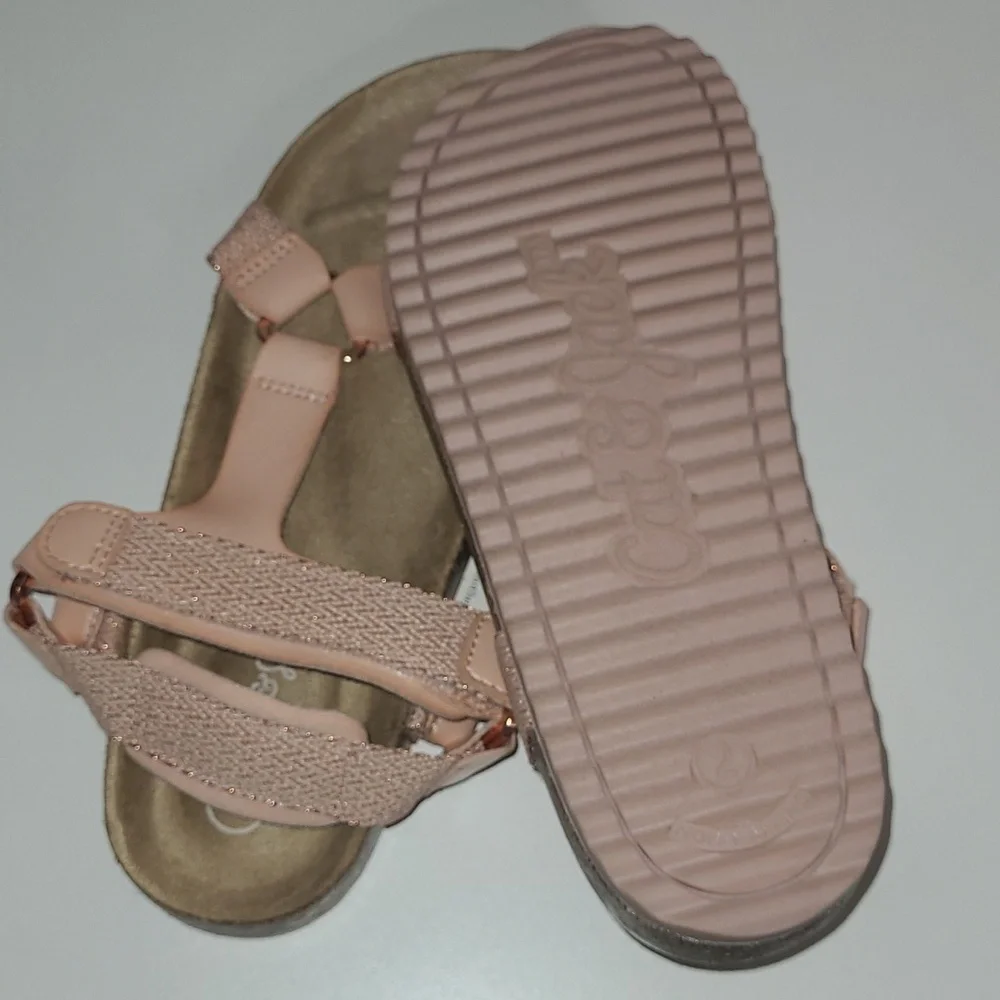 New with tags! Cat & Jack Girls 2 blush pink contoured summer strap sandals